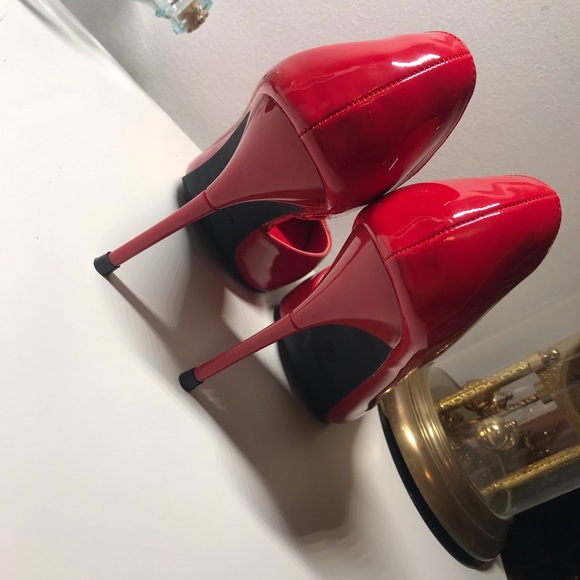 Red Minimalist Stiletto Heels - Picture 7 of 7